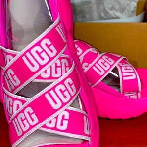 UGG Woman’s LA Cloud Sandals